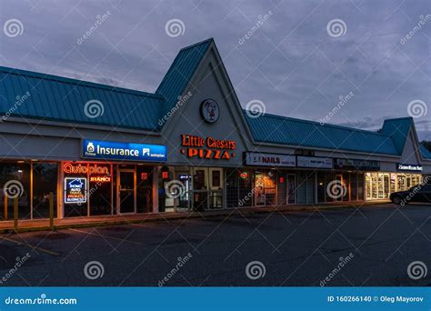 SURREY, CANADA - SEPTEMBER 23, 2019: Group of Strip Mall Stores Little ...