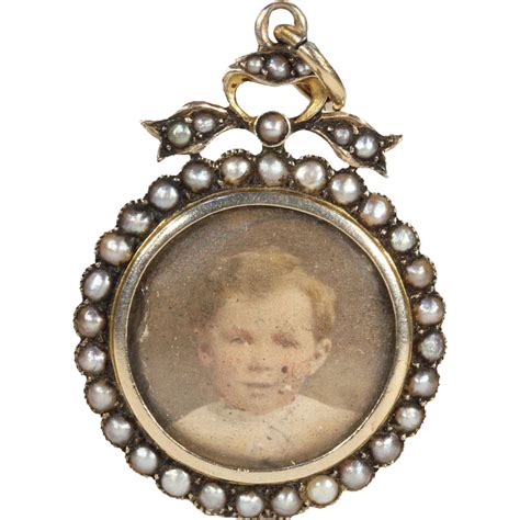 Antique Murrle Bennett Co Frame Locket With Seed Pearl Bow In K