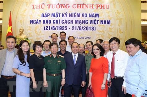 Pm Meets Veteran Journalists On Revolutionary Journalism Day Politics And Laws Vietnam News