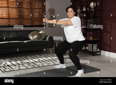 Mature Woman Squat Exercise Hi Res Stock Photography And Images Alamy