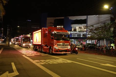 FOTOS Veja Como Foi A Passagem Da Caravana De Natal Da Coca Cola Em