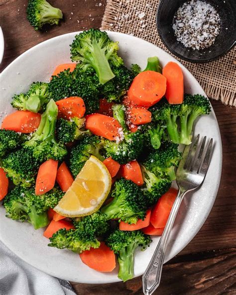 Quick And Easy Steamed Broccoli And Carrots Recipe