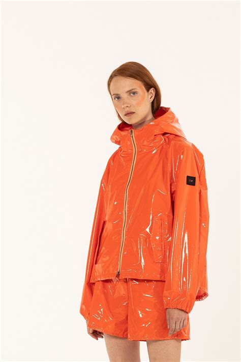 Pin By Sussie Quattro On Orange Raincoat Shiny Clothes Fashion Rain Wear