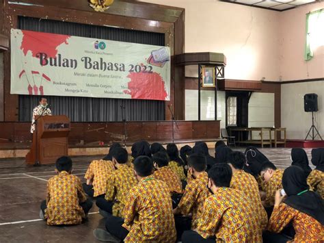 Bulan Bahasa Mitreka Baca Meraki Dalam Buana Sastra SMAN 1 Malang