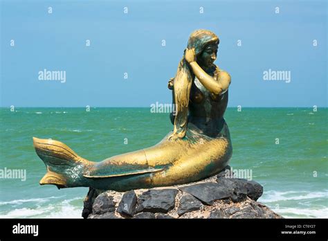 Golden mermaid statue at samila beach hi-res stock photography and ...