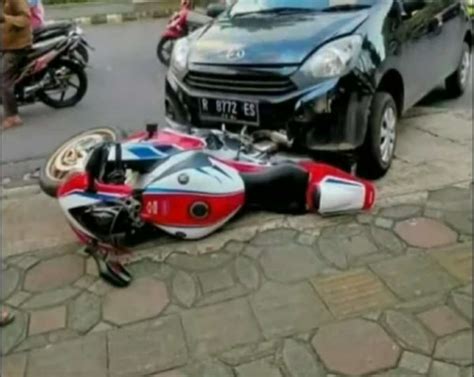 Viral Mobil Ayla Seruduk Moge Pengemudi Mobil Meminta Maaf Ganti