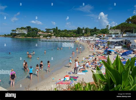 La Plage De La Garoupe Antibes France Une Sc Ne D T Avec Le