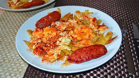 Huevos Rotos Con Chorizo Platos Fáciles Con Tamara