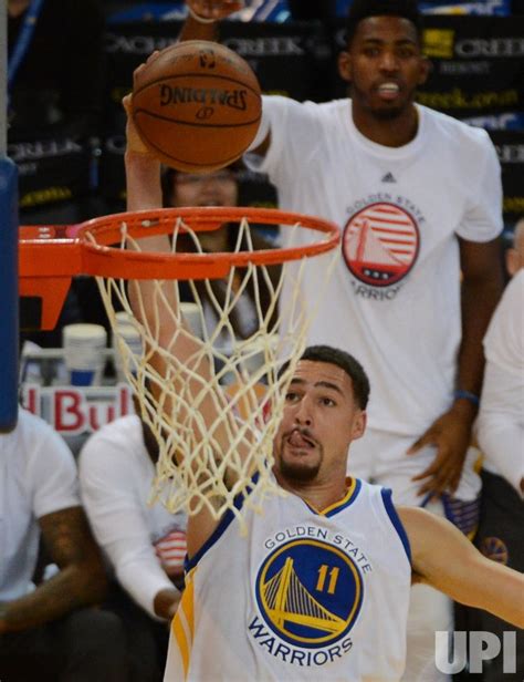 Photo Warriors Klay Thompson Slams Against Nuggets SXP2015110603