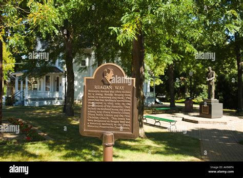 Illinois Dixon Ronald Reagan Boyhood Home Site Statue Of President In