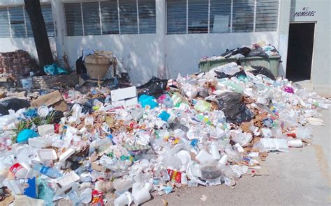 Convierten Patio De La Ex Zona Militar En Tiradero Clandestino El Sol