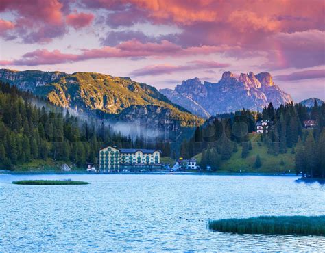 Sch Nen Sommermorgen Auf Der Misurinasee In Italien Alpen Dolomiten