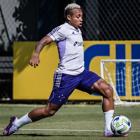 Reforço Do Cruzeiro Já Treina Na Toca Da Raposa Veja Vídeo E Fotos