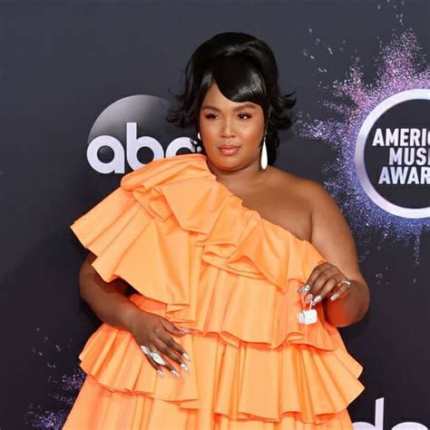 Lizzo Carries The Worlds Tiniest Valentino Bag To The American Music