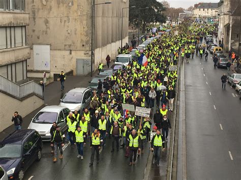 Près de deux mille Gilets jaunes ont manifesté dans le calme à Tours