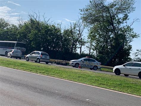 Motociclista perde a vida em acidente entre moto e ônibus na Rodovia SP