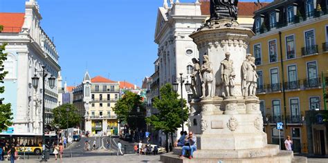 Largo Do Chiado Lissabon Boka Biljetter Till Ditt Bes K Getyourguide