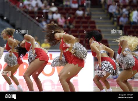 Pomponiary Cheerleaderki Cheerleaders Fotografías E Imágenes De Alta