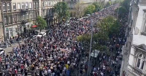 Ungheria Migliaia Di Manifestanti In Piazza A Budapest Per Protestare