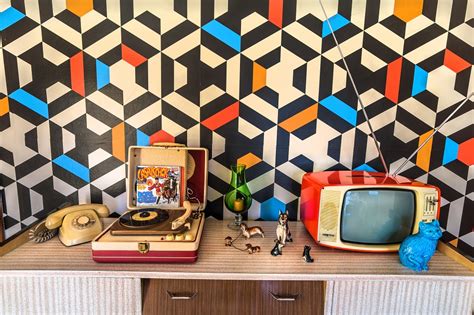 80s House Wallpaper