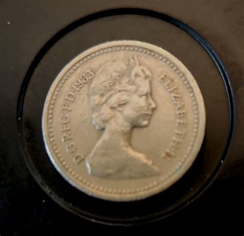 RARE 1983 Queen Elizabeth One Pound Coin DECUS ET TUTAMEN Upside