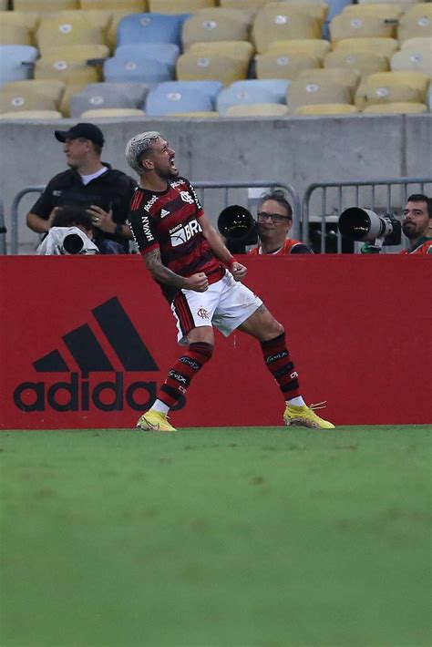 Arrascaeta marca Flamengo vence o São Paulo e está na final da Copa do