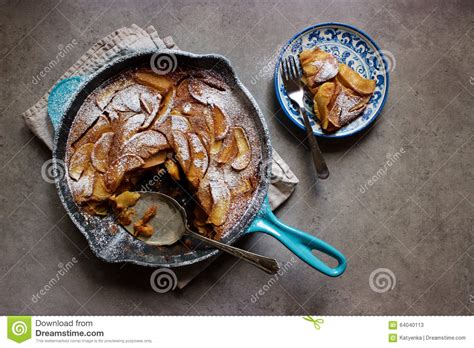 Clafoutis Asados De La Manzana Torta Francesa De Las Natillas En