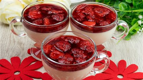 Panna Cotta Au Coulis De Framboises Et De Fraises Un Dessert Tr S Fin