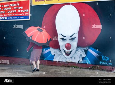 Clown Mural Painting Menace Evil Hi Res Stock Photography And Images