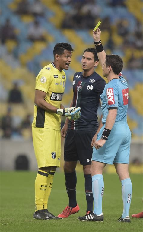 Ceará vai entrar representação contra árbitro do jogo diante do