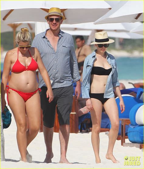 Michelle Williams Busy Philipps Bikini Beach Gals With Jason Segel