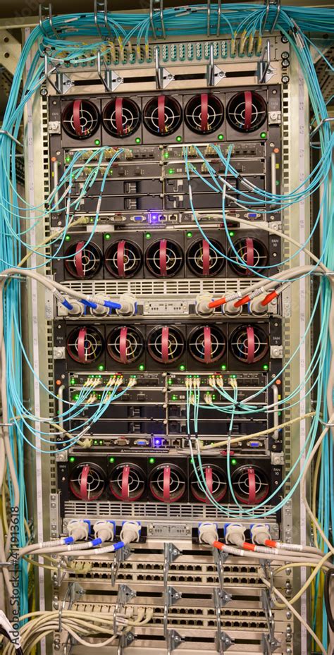 bladesystem enclosure  einem rechenzentrum server rack stock photo