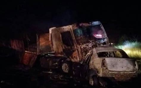 Tres Muertos En Un Choque Frontal Entre Un Camion Y Un Auto En La Ruta