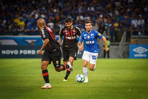 Em Jogo Truncado Cruzeiro Empata Atl Tico Pr E Avan A Na Copa Br