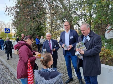 W ciągu trzech dni kwesty na cmentarzach w Przemyślu zebrano 37 tys