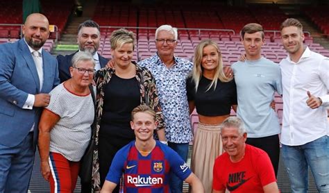 Frenkie De Jong Met Zijn Familie In Camp Nou Foto Priv Foto