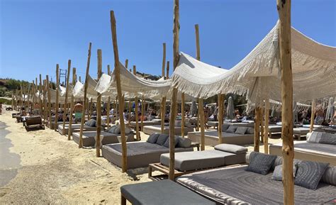 Top Five Beach Bars You Must Visit in Greece - GreekReporter.com