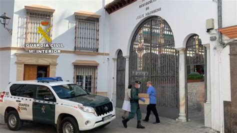 Coronavirus La Guardia Civil Reparte Material Sanitario En