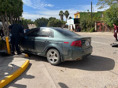 Fuertes daños materiales dejó un choque en el centro de Guasave