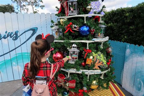 Disney World Christmas Decorations, Tips, And Activities - Smart Mouse ...