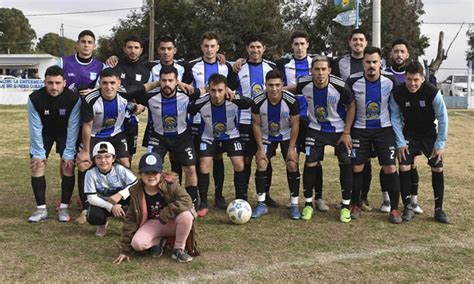 RACING SE IMPUSO ANTE SOCIAL EN UN NUEVO AMISTOSO Fútbol del Oeste