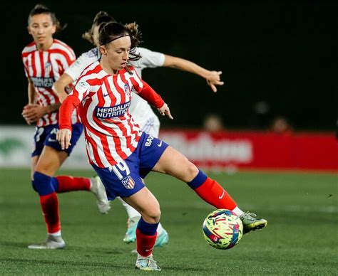 Eva Navarro disputa su primer partido como titular en el Atlético