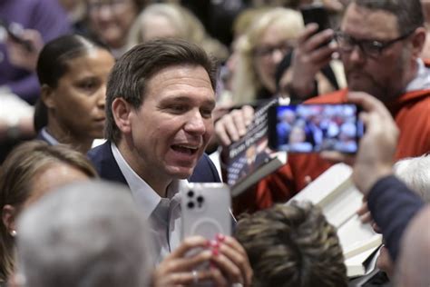 Ron Desantis Feels The Love In Iowa That Might Not Be Enough