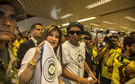 Ronaldinho Gaúcho e o irmão Roberto continuam presos no Paraguai