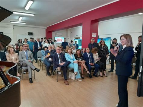 Cosenza Accoglie Il Ministro Valditara La Visita Nelle Scuole