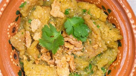 Receta económica Chicharrón en salsa verde prepara una rica comida