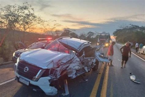 VÍDEO Cantor gospel Regis Danese sofre grave acidente de carro e