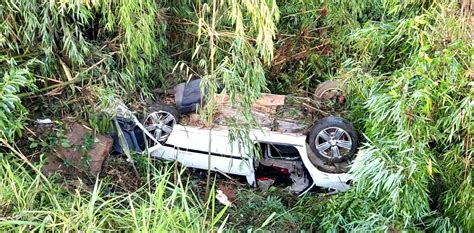 Quatro Feridos Em Capotamento De Carro Na Pr Em Marmeleiro Pp News Fb