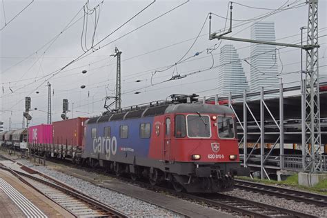 Re 620 010 9 durchfährt am 01 12 2022 den badischen Bahnhof Bahnbilder de