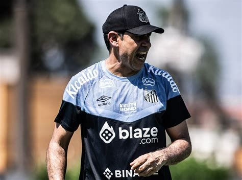 Santos Faz Trabalho T Tico E De P Naltis Na V Spera De Jogo Treino